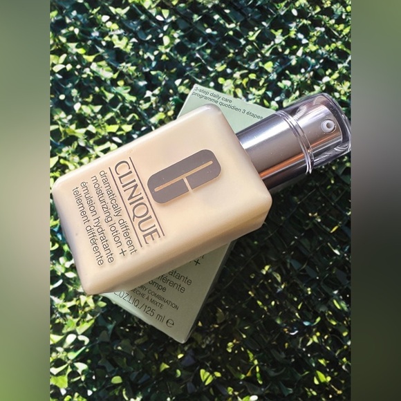 NEW Clinique 3-Step Dramatically Different Moisturizing Face Lotion 4.2 Fl Oz - Picture 2 of 10
